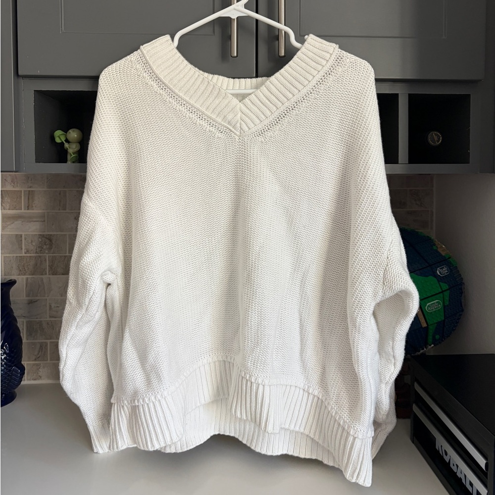 American Eagle Outfitters White V-Neck Sweater